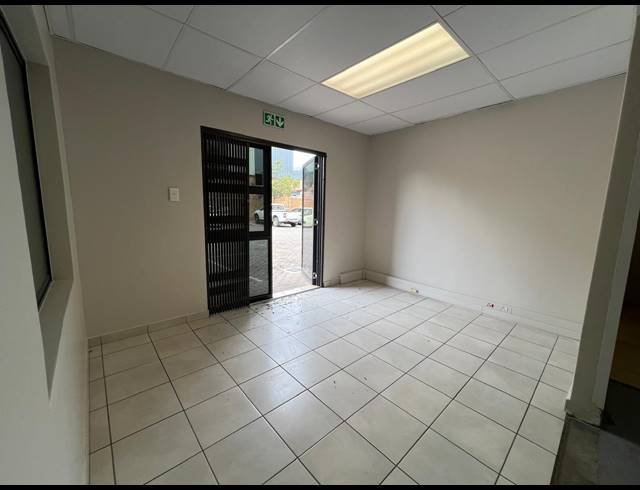472M² WAREHOUSE TO LET IN LASER PARK